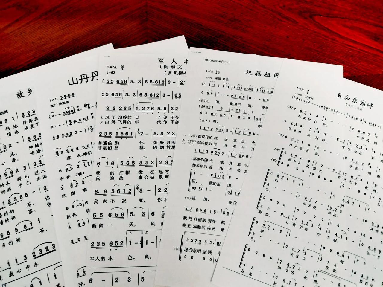 秋日生活打卡季去做具体的事，稳稳的托举自己。那些看似不起波澜的日复一日，终会在某