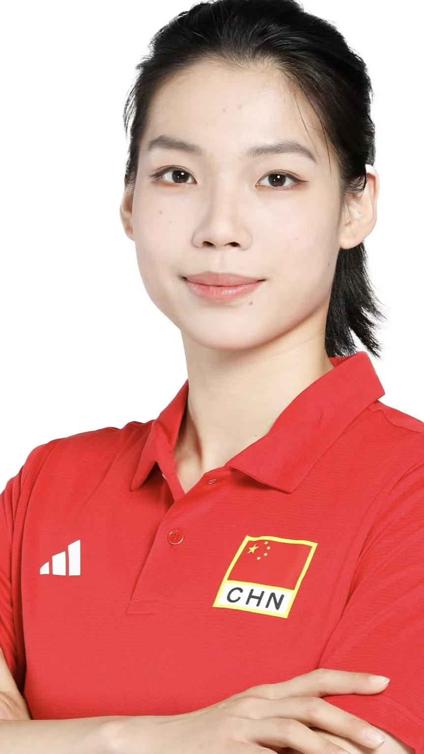 庄宇珊，2003年生于福建漳州，中国女排主攻手，效力福建女排，后赴海外联赛留洋历