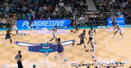 NBA江湖失传已久的背传+3+1！！