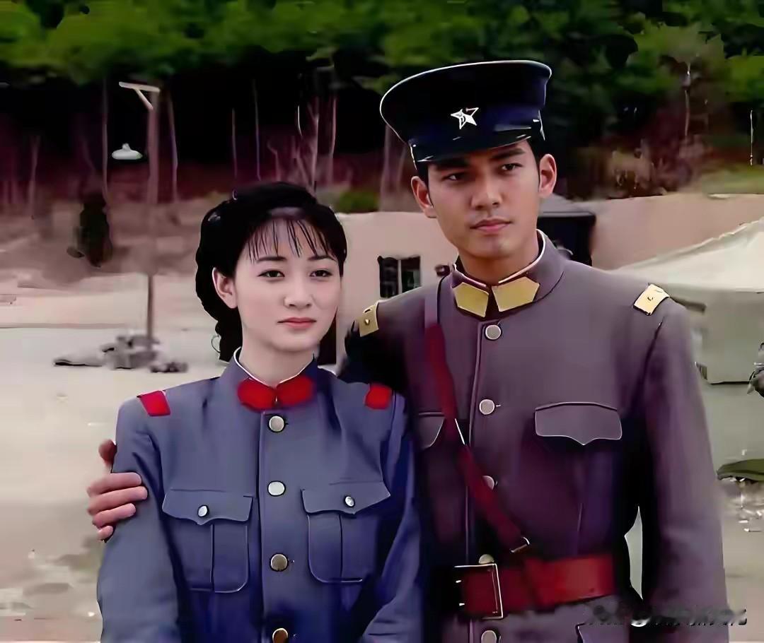 其实不太理解慕容清峄为什么会那么爱任素素，多次为了她命都不要了。
就拿来不及说我