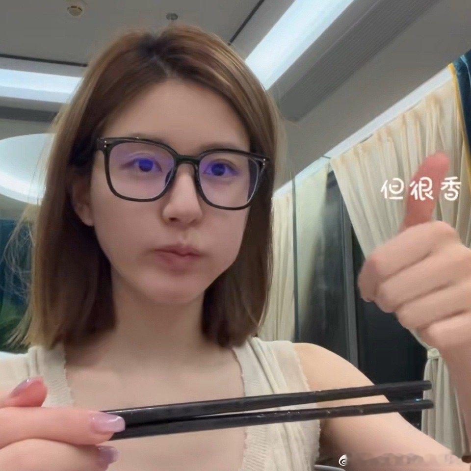 #赵露思假期吃喝vlog#赵露思这吃的也太香了让我感受到赵露思假期的悠闲和自在隔