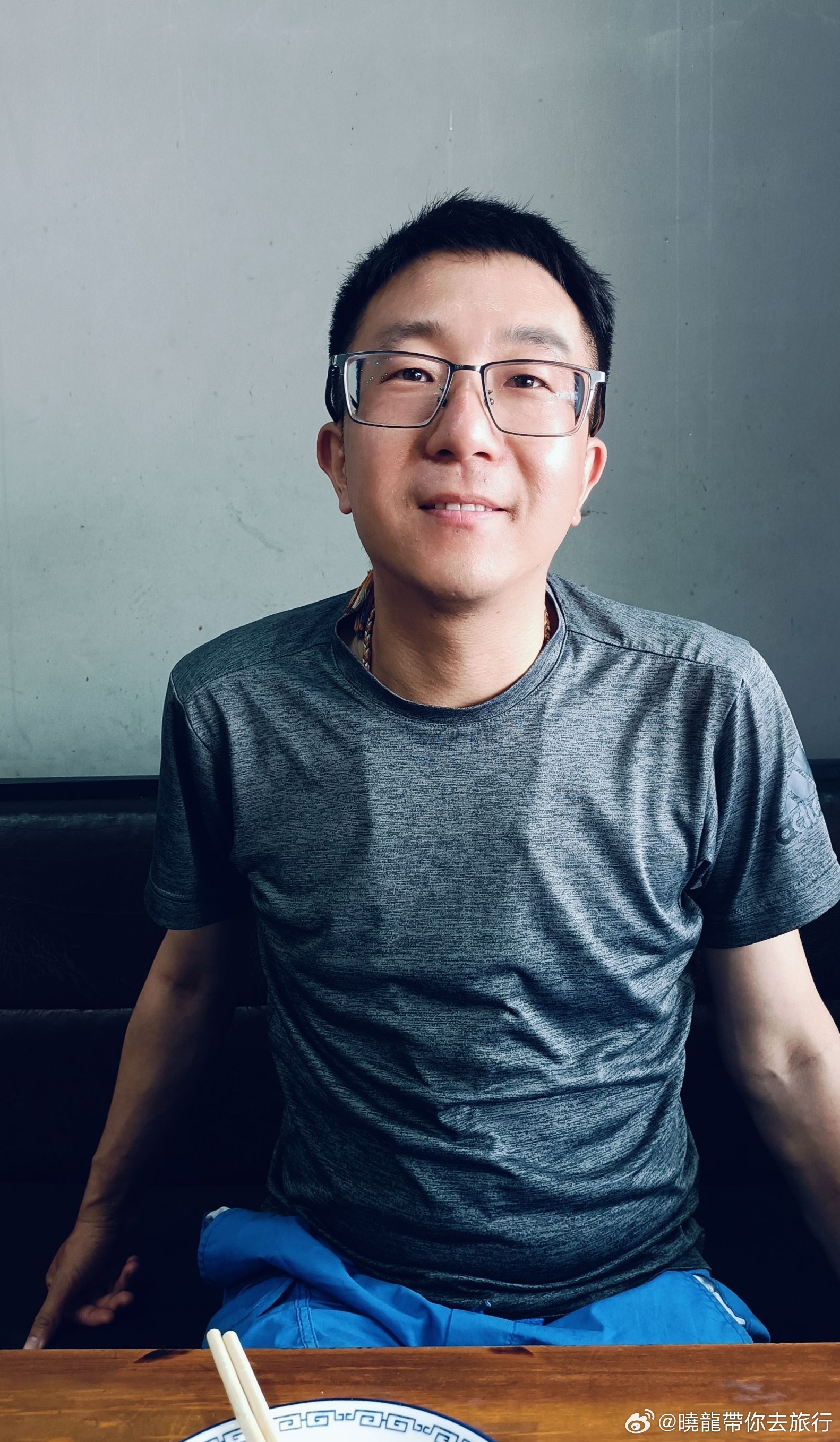 繁花的小鎮上，清真餐廳很少，後來找来找去找到一家清真烤肉店。口感很好，感谢穆叔帶