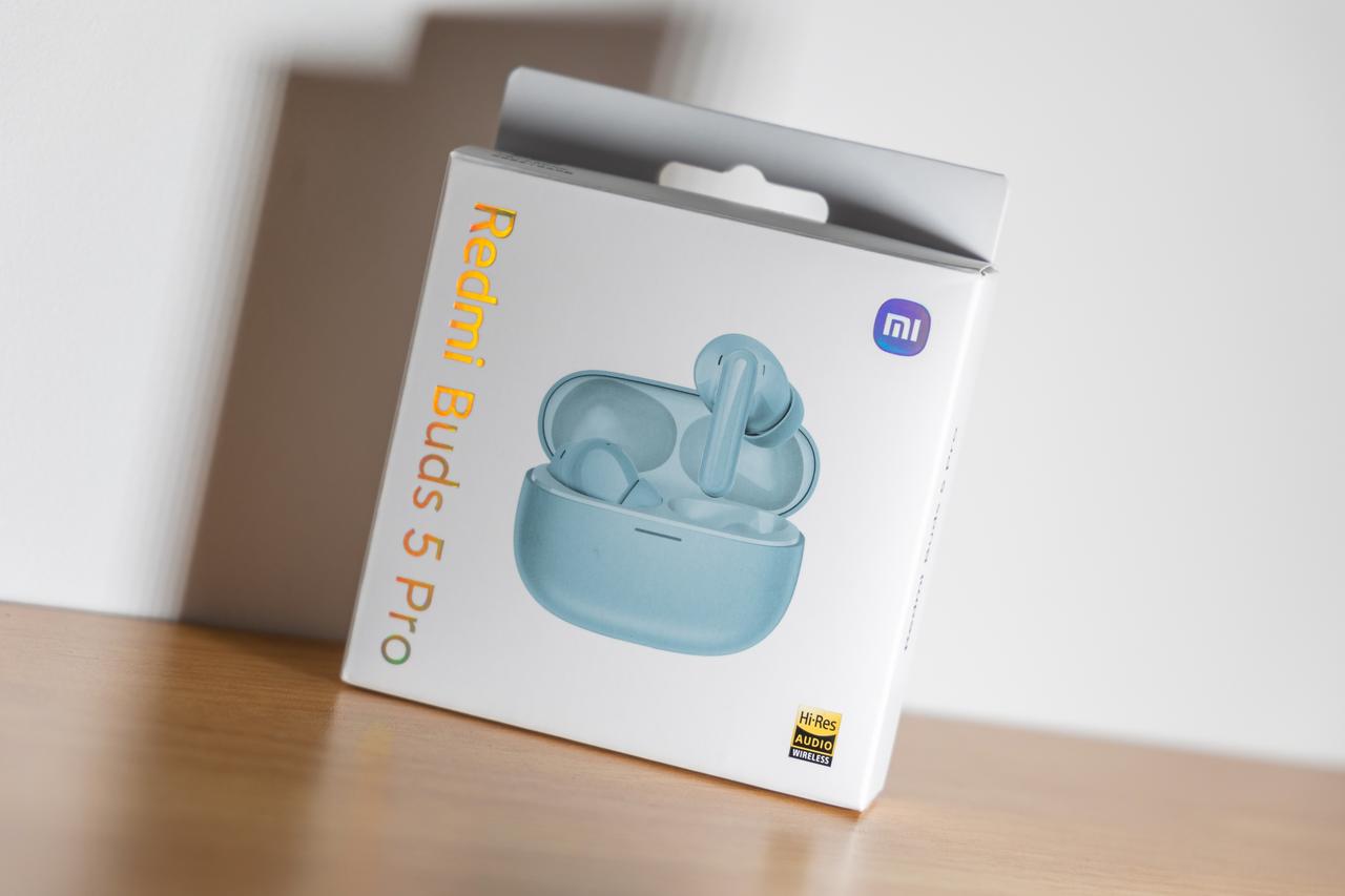 Redmi Buds5 Pro图赏来啦~
这次的耳机采用同轴双单元声学设计，音质