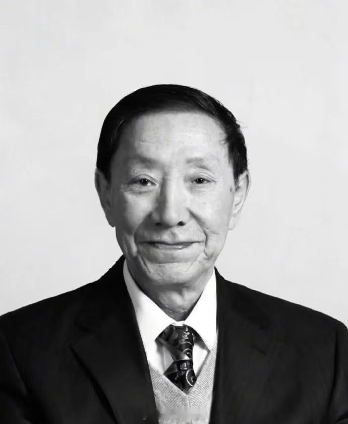 相声表演艺术家杨振华去世看到新闻说，老爷子83岁还登台说新段子，演到演不动为止。