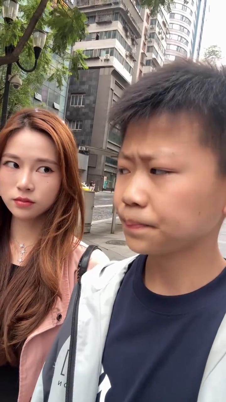 我也不敢想我姐能碰上这好事。
《吃上瓜了》。