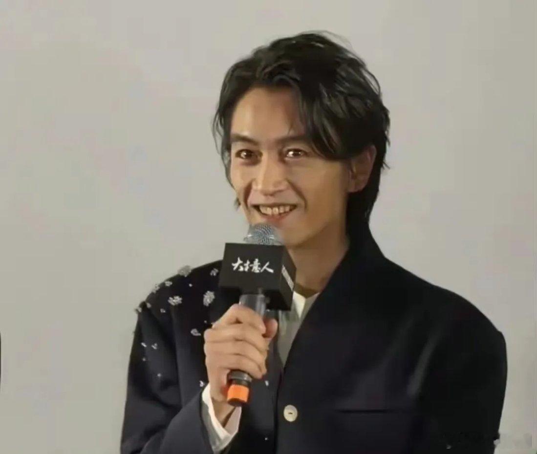 任嘉伦icon不语，一上来就打败了陈晓icon的《大生意人icon》，收视登顶第