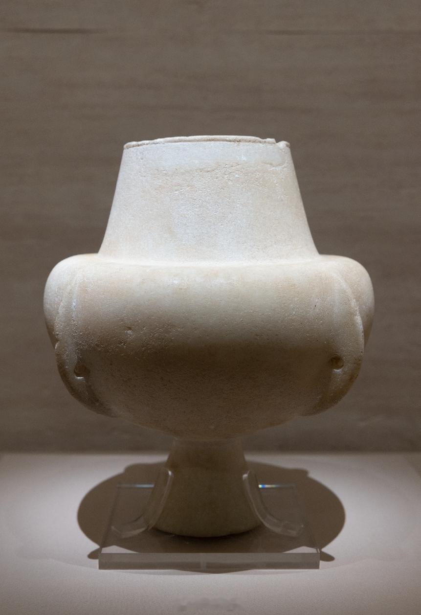 “坎迪拉”式精工大理石罐Marble elaborate vase,