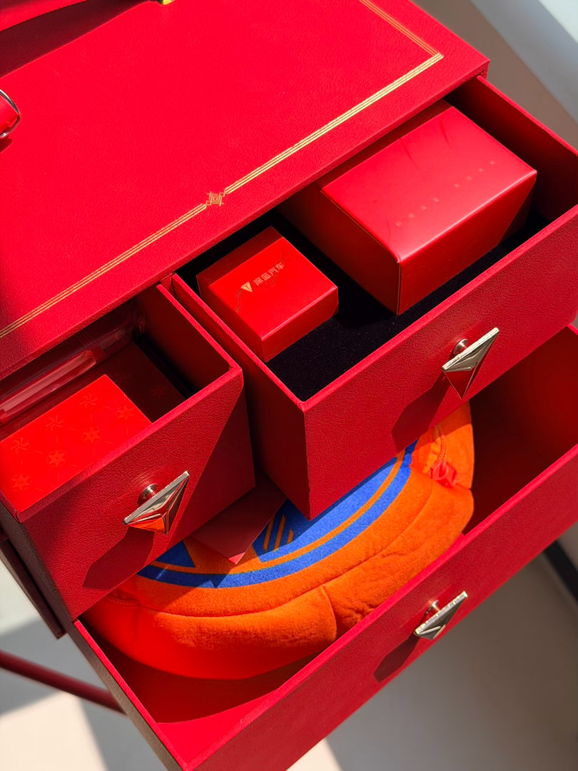 周末的趁热打铁 来喽！！！深蓝汽车🚘的丰富大礼包，抽给大家 豆豆的铁粉福利趁热