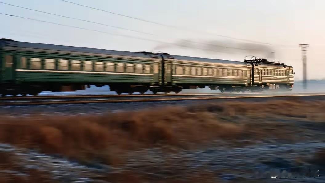 俄媒：俄罗斯和中国同步向朝鲜开行列车。
分析人士认为，这些事件不仅仅是恢复运输那