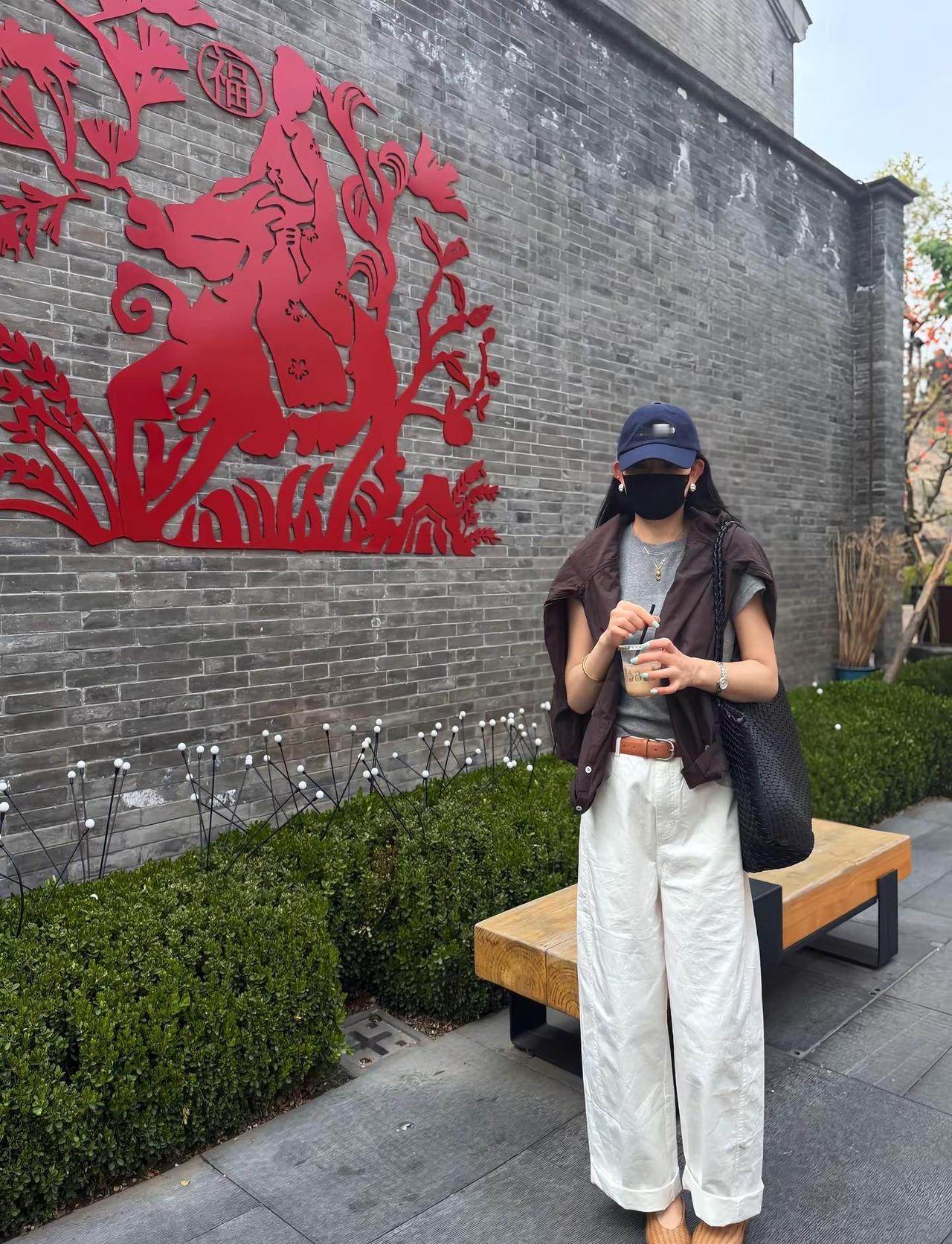 “如今已时过境迁 沧海桑田 你已不是当初的少年”