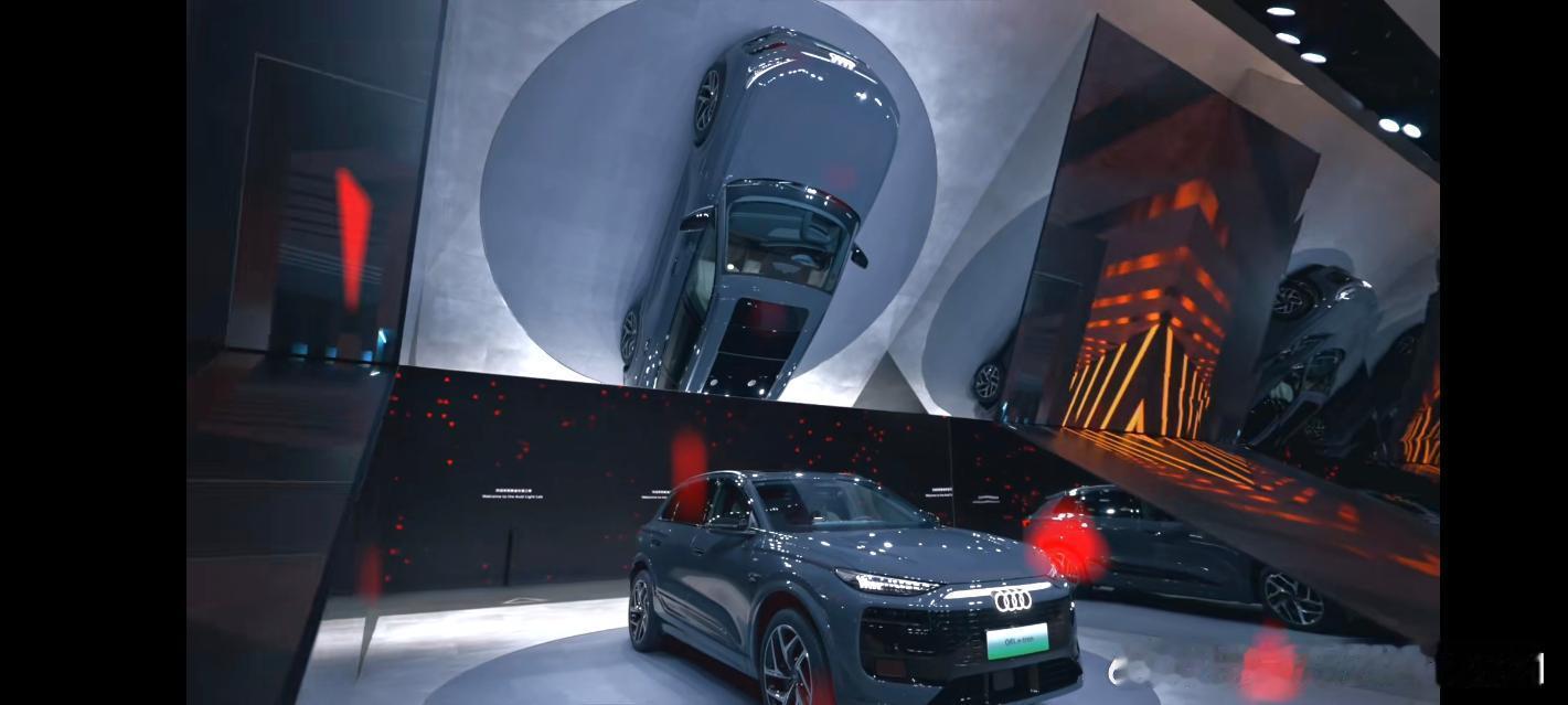 奥迪的电动答案更豪华的电动车  雨后天晴时偶遇这台星际蓝配色的Q6L e-tro