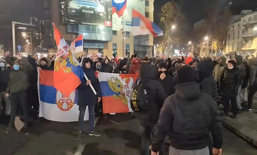 欧盟暂停对科索沃的政治和财政支持 欧盟外交代表彼得·斯塔诺说，欧盟已经暂停了与科