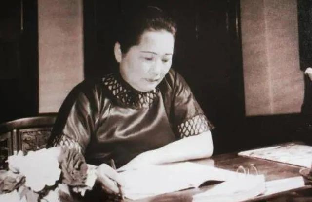 34年后宋庆龄才敢说：红军快饿死那会，我拿孙中山家底偷偷救的命。1936年红军刚