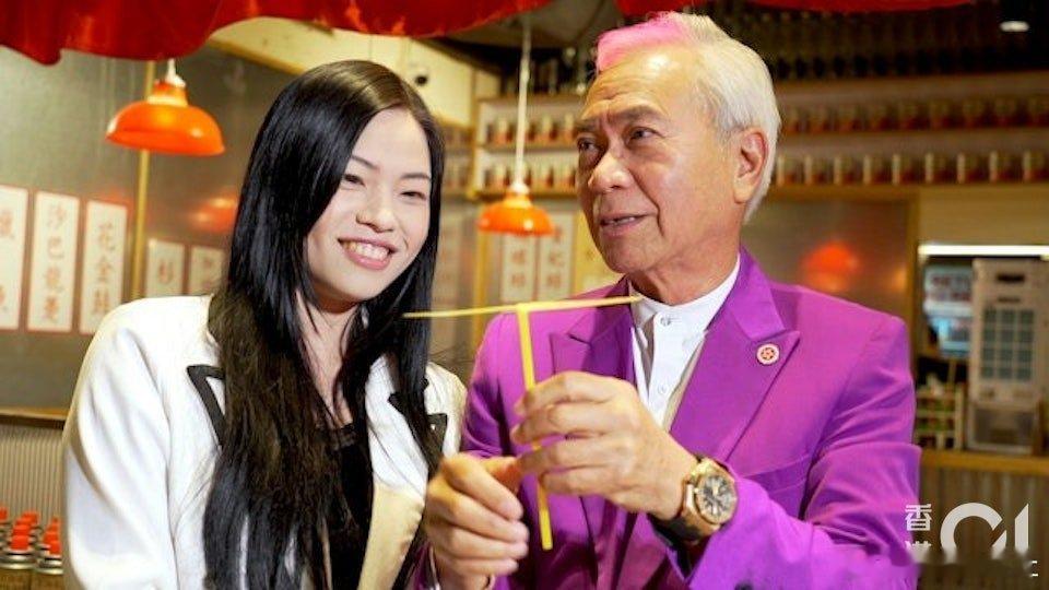 現年75歲的李龍基與小36歲未婚妻王青霞的「爺孫戀」一直都充滿戲劇性，早前更傳出