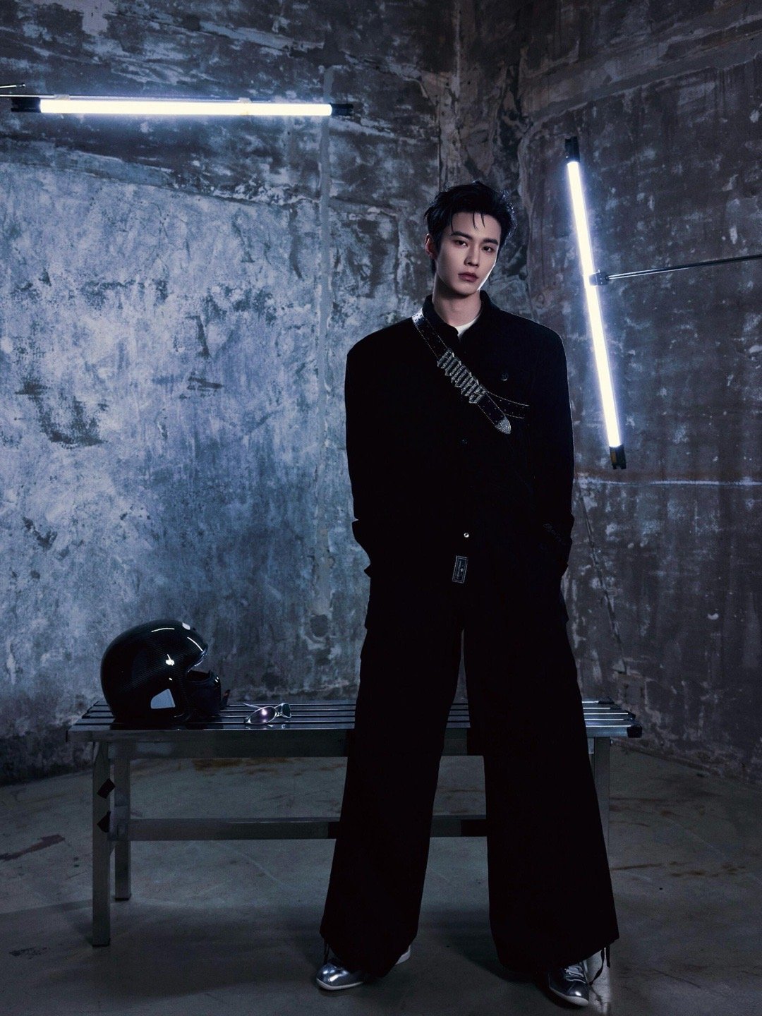 何与营业照 依旧如此权威的一张脸 