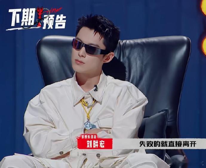 #王鹤棣白色工装##王鹤棣赛博朋克墨镜# 王鹤棣赛博朋克墨镜好帅！！！！ ​​​