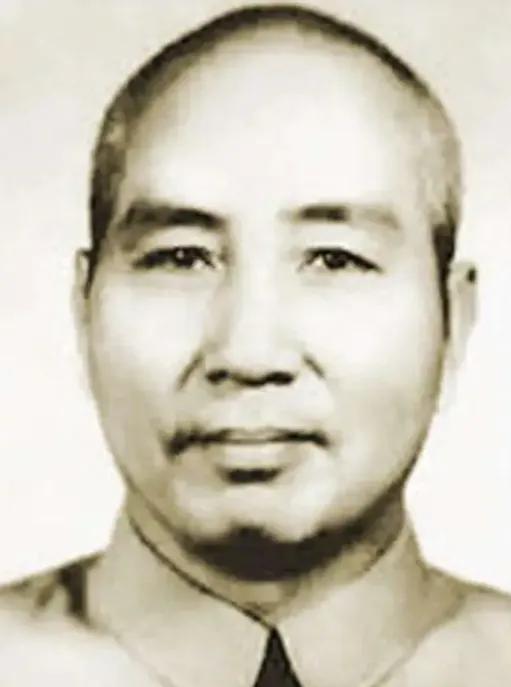 1934年，地下党员王同兴家里来了两个陌生人，他们说着接头暗号，邀请王同兴去开会