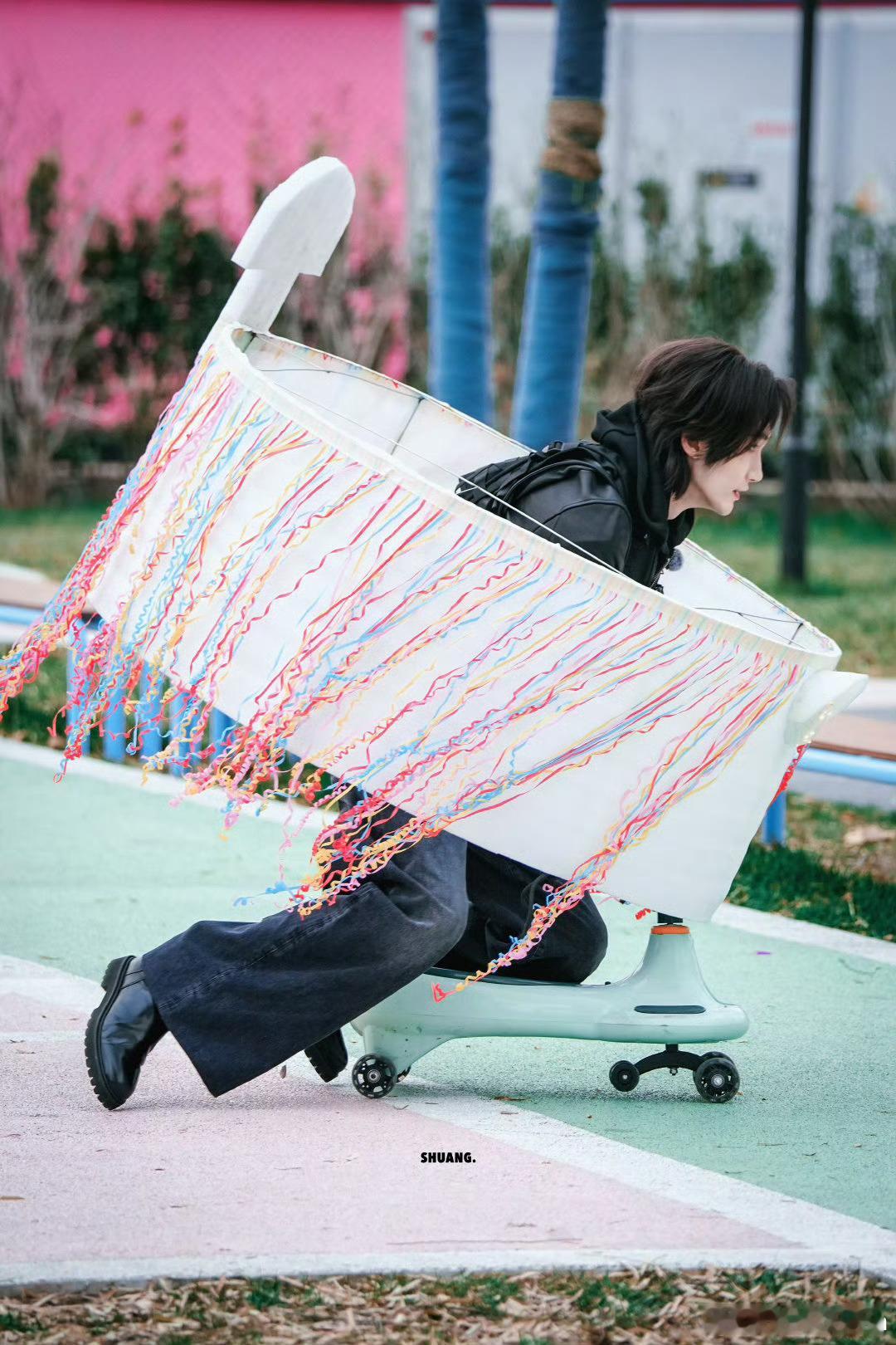 周五晚高疯路透图也太有梗了吧！拍摄现场的快乐都要溢出屏幕，光是看着就已经开始期待