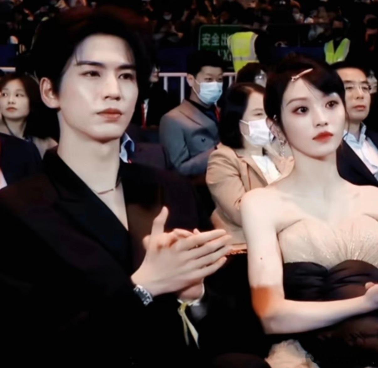 啊啊啊啊啊《逐玉》双平台热度破万之后，看热闹不嫌事大的网友全都在期待张凌赫田曦薇