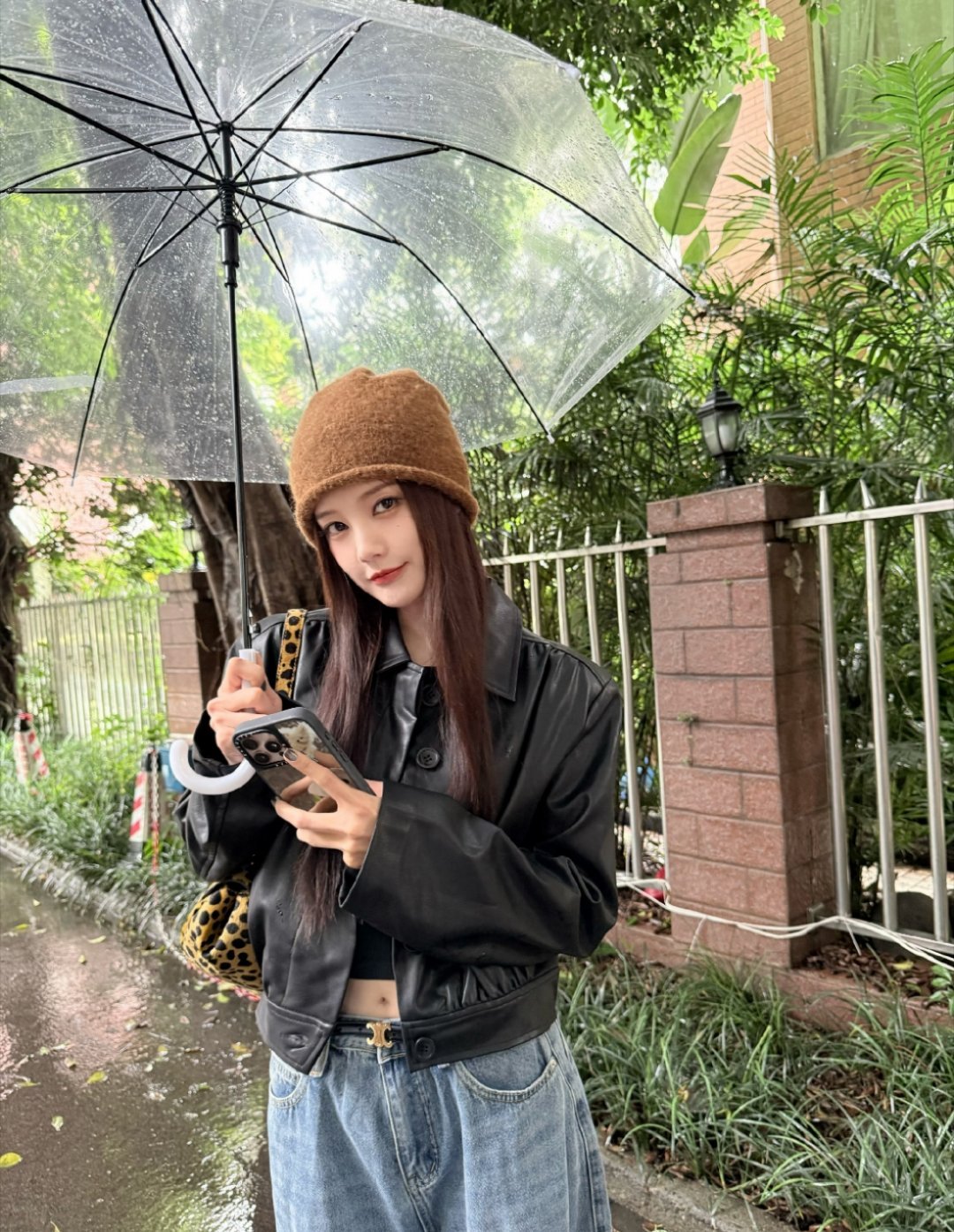 还没去过呢 你有没有什么推荐的～李一桐 好吃的好玩的都行 ​​​