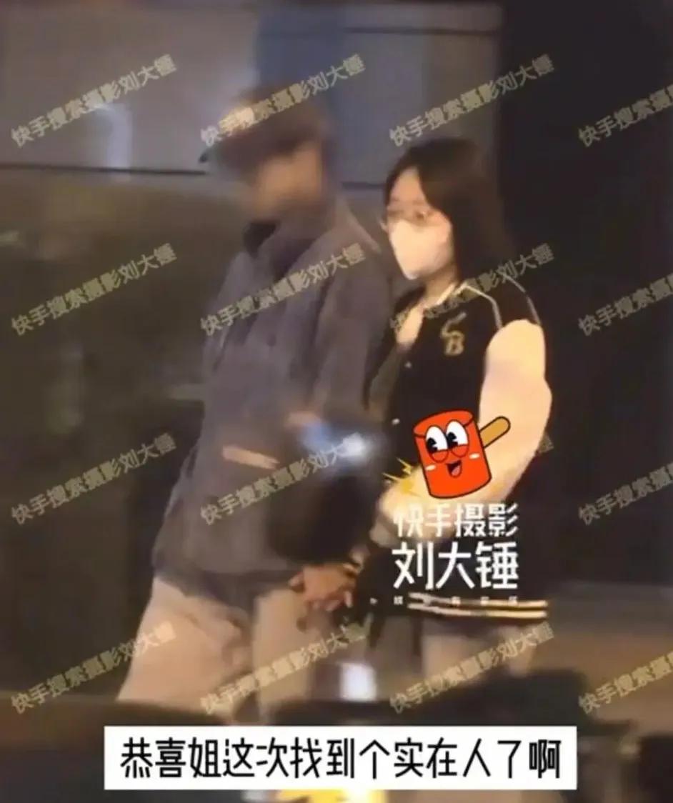 李雪琴这恋情怎么看都像在炒作。
因为之前李雪琴在一档节目里说过，她有个男朋友嫌她