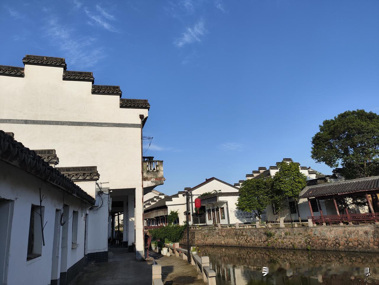 最近看了低智商犯罪
感觉烧饼演的挺好哈哈哈
看来演员经过一下磨炼都可以演
那个笨