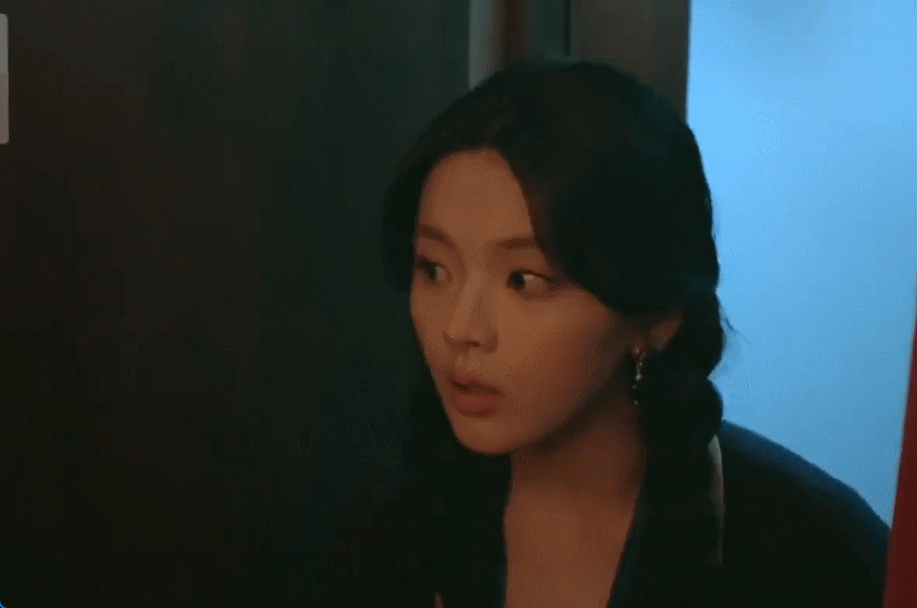 杨超越白玉兰开场超越妹妹解锁白玉兰的多重宇宙[笑cry]《南来北往》《繁花》《漫
