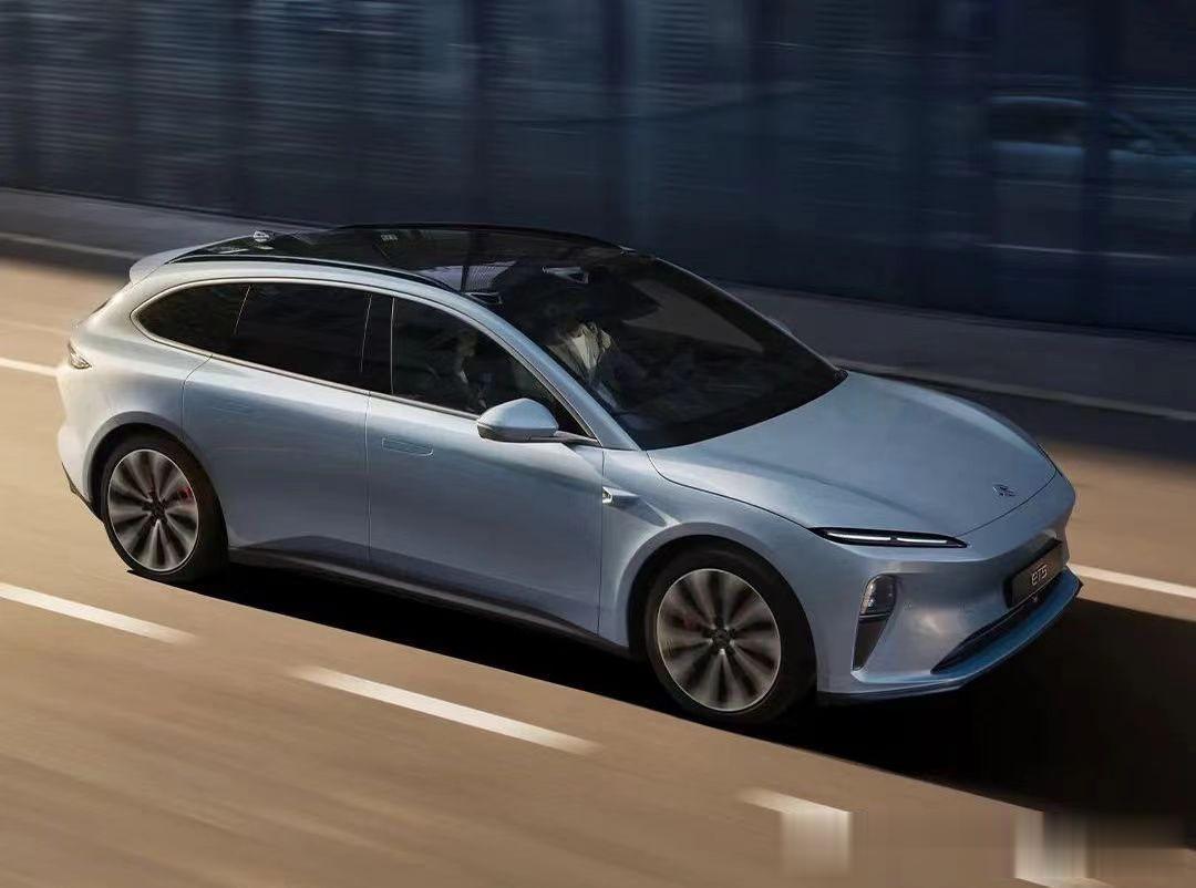 全新蔚来ET5 旅行版上市，与轿跑版价格一致，29.8万起售！采用BaaS电池租