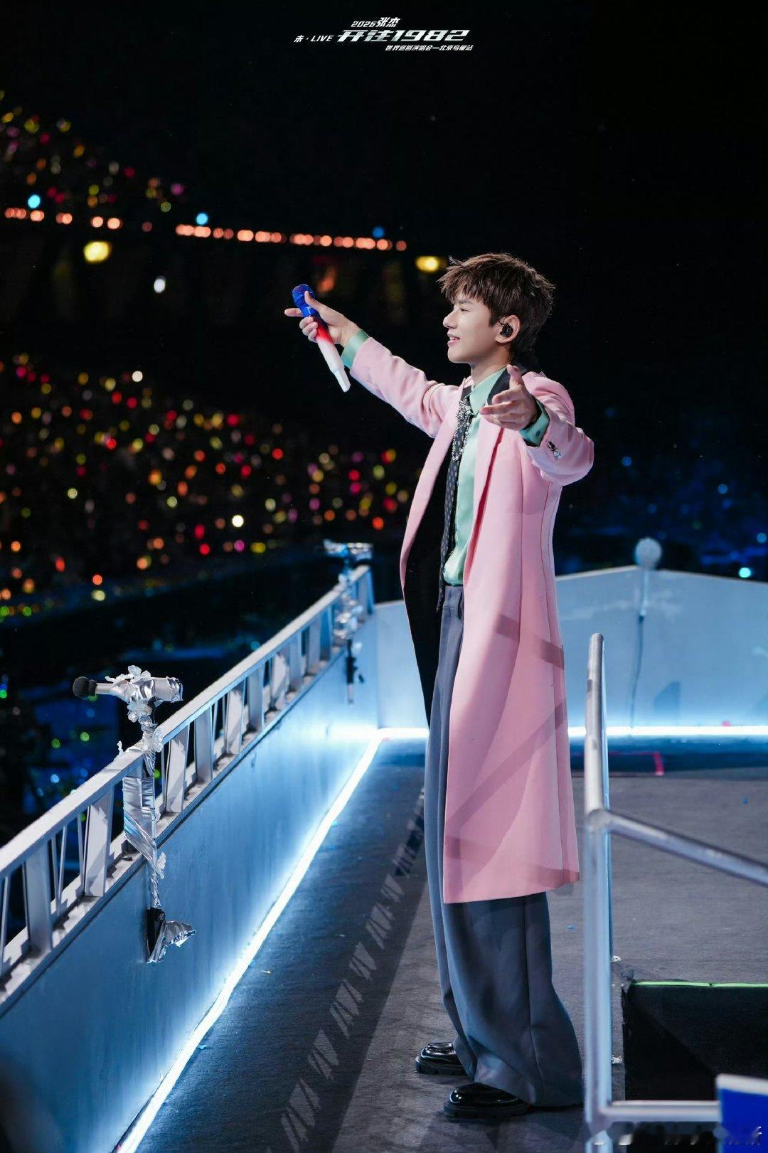 张杰遇到了最懂他的灯光张杰这次真的遇到最懂他的灯光团队，太默契了 