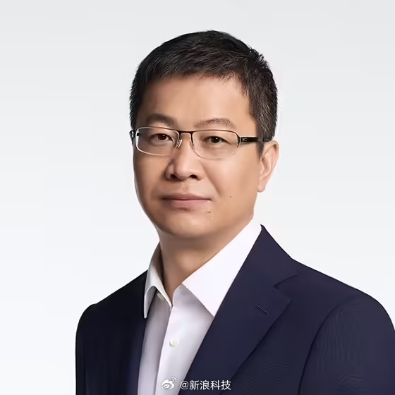 【卢伟冰谈小米手机为何还不涨价：公司产品很多元化，暂时可以自己去抗】小米集团今天