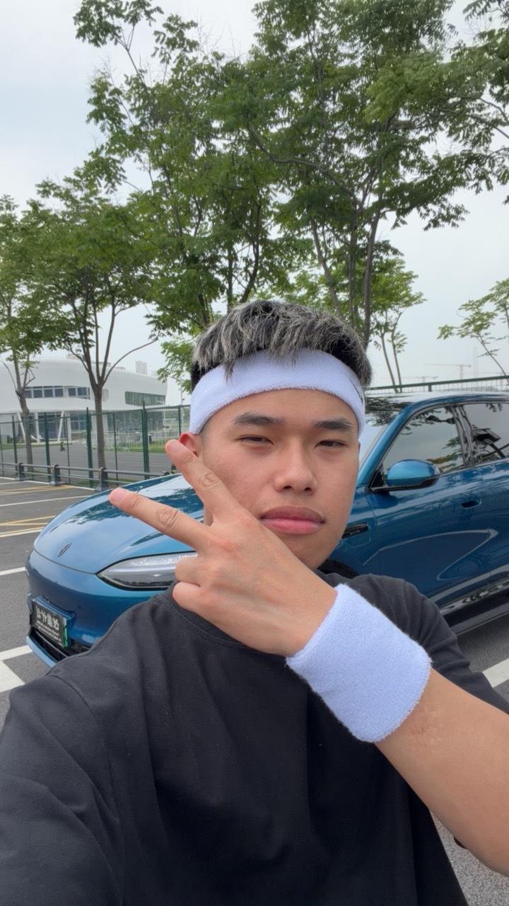 又是角色扮演的一天，这次扮演一下🎾选手 