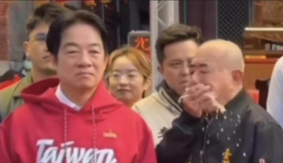 快报！赖清德大年初二被“神”喷了。
2月18日，台湾省负责人赖清德去台南市祀典武