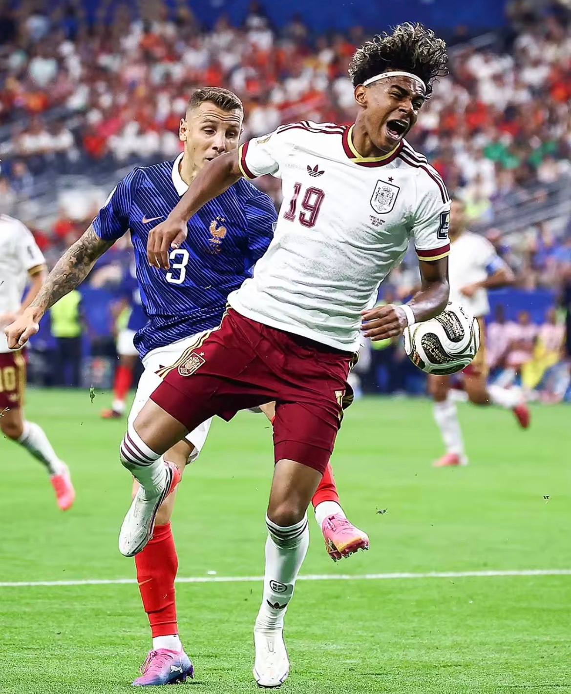 美加墨世界杯半决赛，西班牙2-0击败法国晋级，亚马尔制造1粒点球，成为球队晋级的
