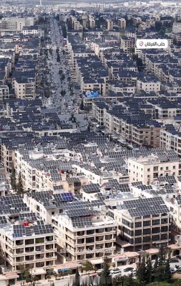 【有人疯疯癫癫，有人缝缝补补】这是叙利亚电视台(SyriaTV)官方Facebo