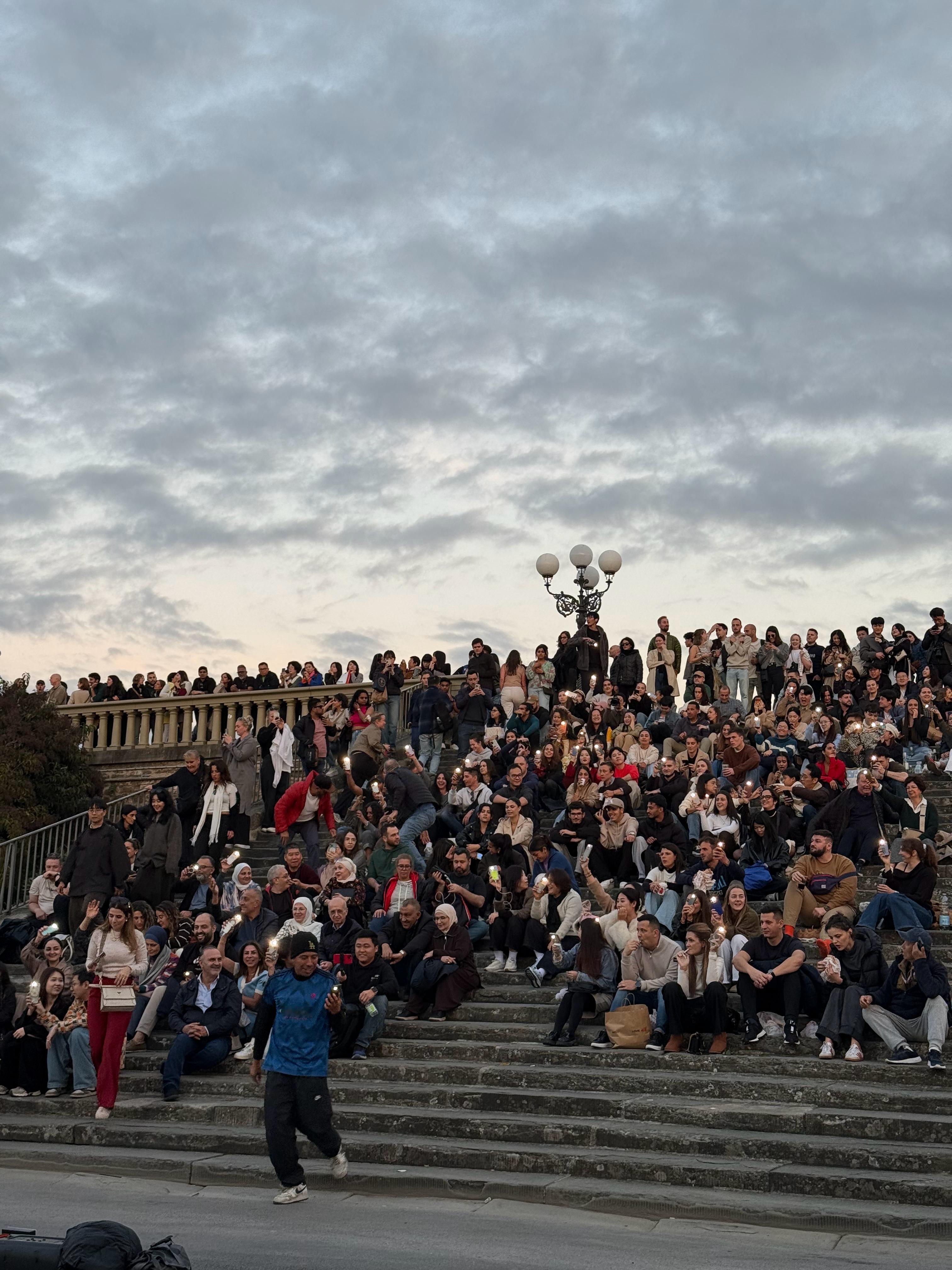 今天学到了个新词：面子税（指的是美东跟美西的白人会花更多金钱与时间去维持自己的社