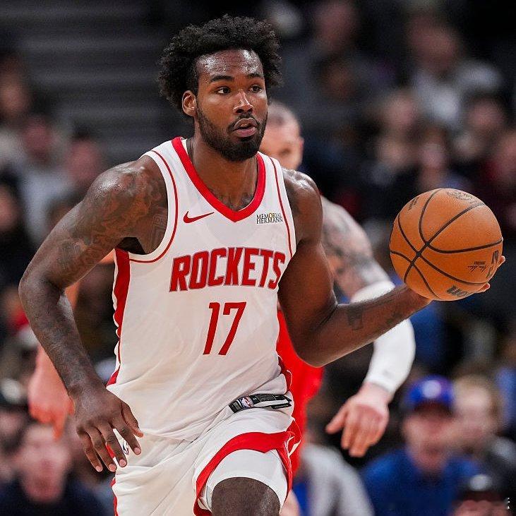 伊森腹斜肌拉伤，将缺席4-6周。本赛季伊森三分命中率高达50.9%。