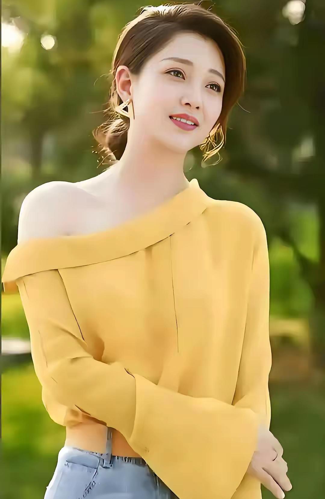 能看出来这是谁么，
能看起出吧，说是殷桃，
怎么感觉是AI哪……