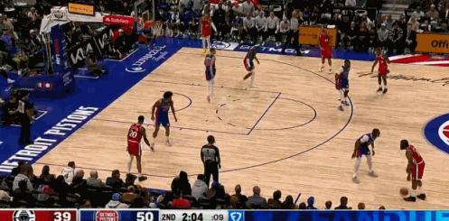 哈登你要是这状态，完全可以不打！
都知道哈登是出了名的劳模，轻伤不下火线。即使是