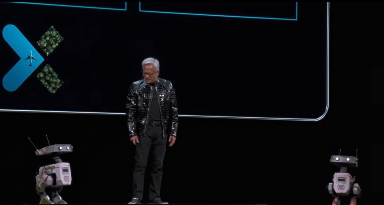 老黄都换鳄鱼皮衣了看来是挣到钱了