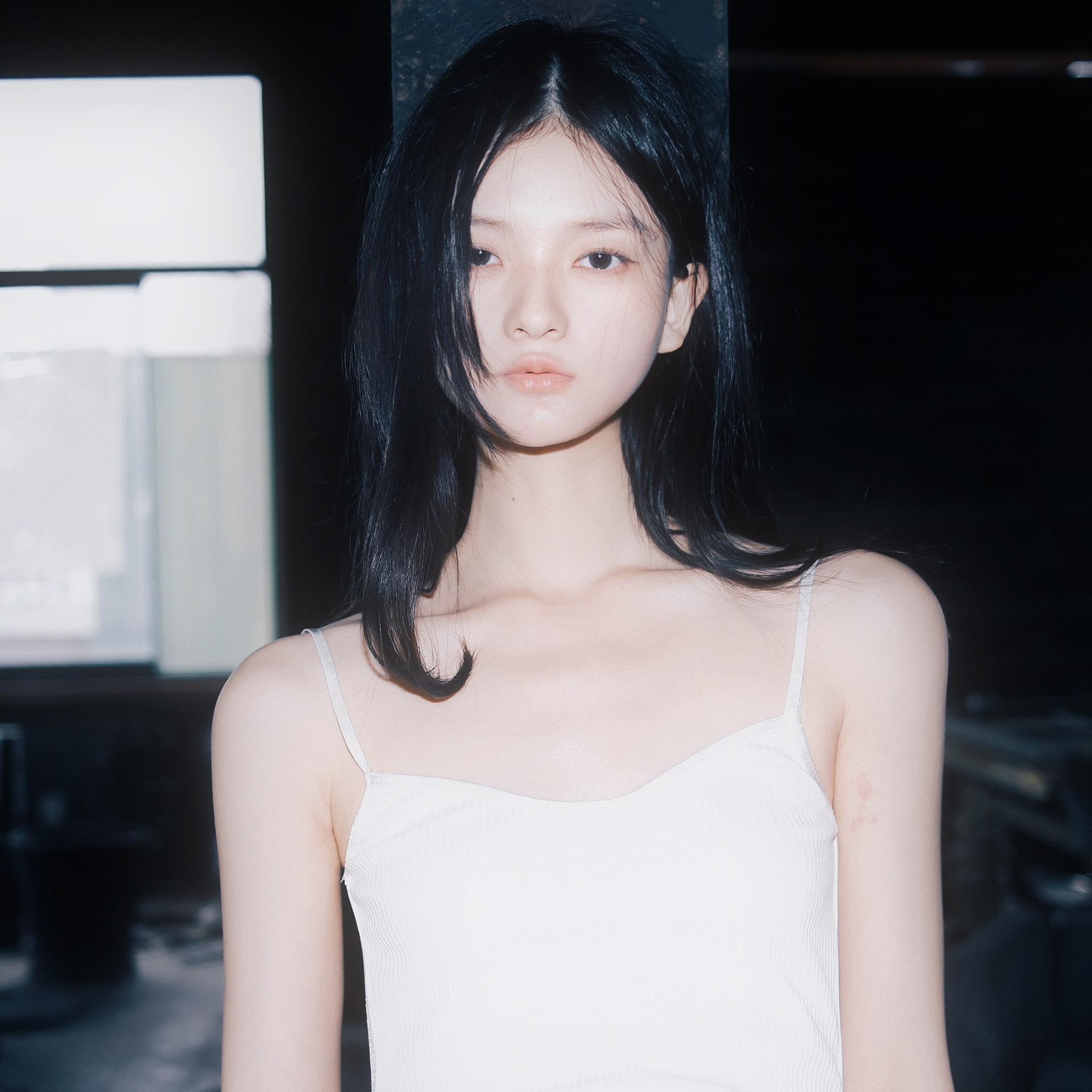 黑色的梦。不会存在的天使却忘记看见了自己
MODEL：MO