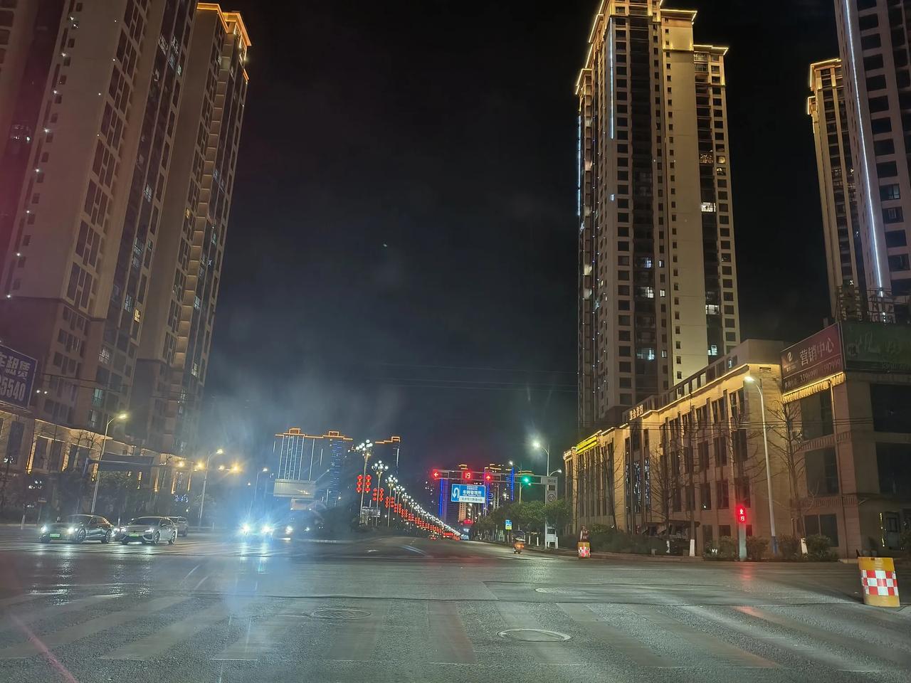 忙碌了一天，总算是停下来了。
坐在电脑旁，放点音乐，不用思考任何问题，也不想什么