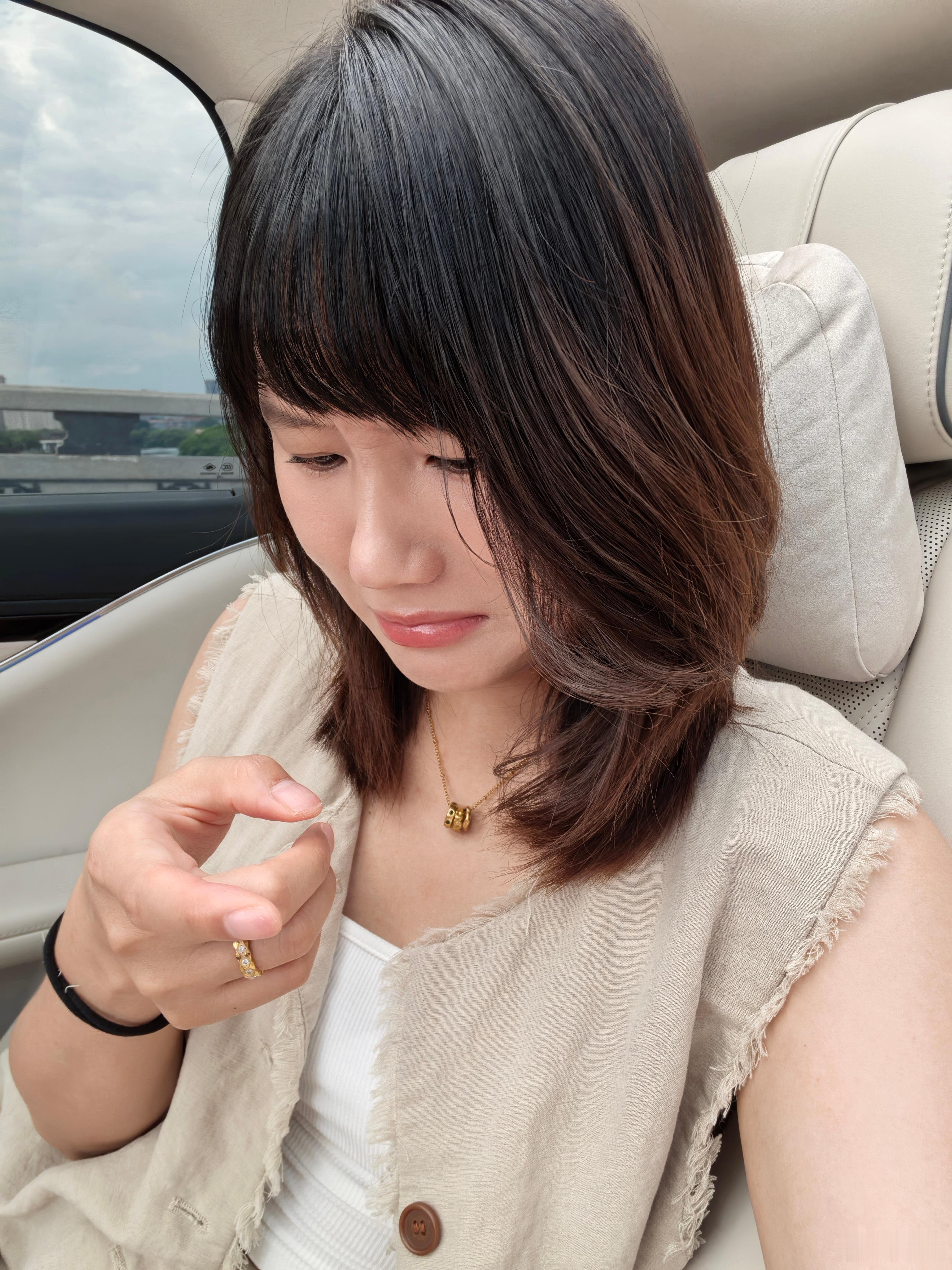 刚刚被夹发板烫到，痛死了，还起了个泡，我怎么这么笨笨[泪][泪][泪] ​​​