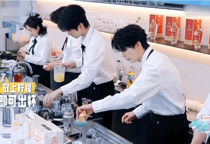 霸总戏内挥金如土戏外分毛必争这个算盘打得也是非常有意思啦，毕竟戏外的人生才是自己