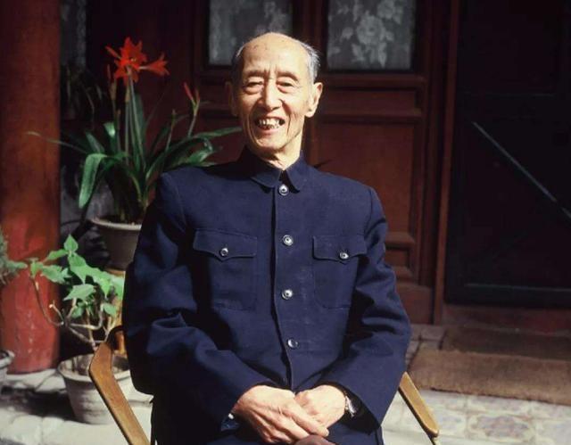 1957年臧克家与毛主席交流《沁园春·雪》，讨论诗中蜡像能否替换雪象？
1957