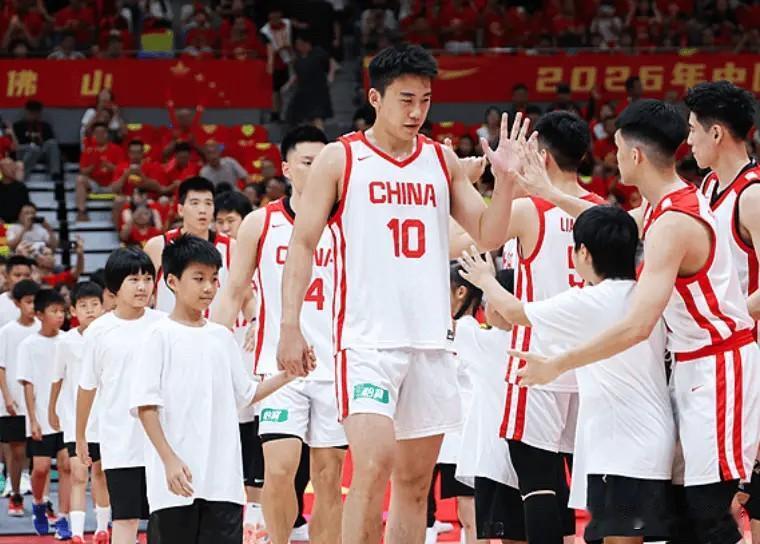 中国男篮83-78战胜乌拉圭男篮。

中国男篮全场三分25中11、命中率44%，