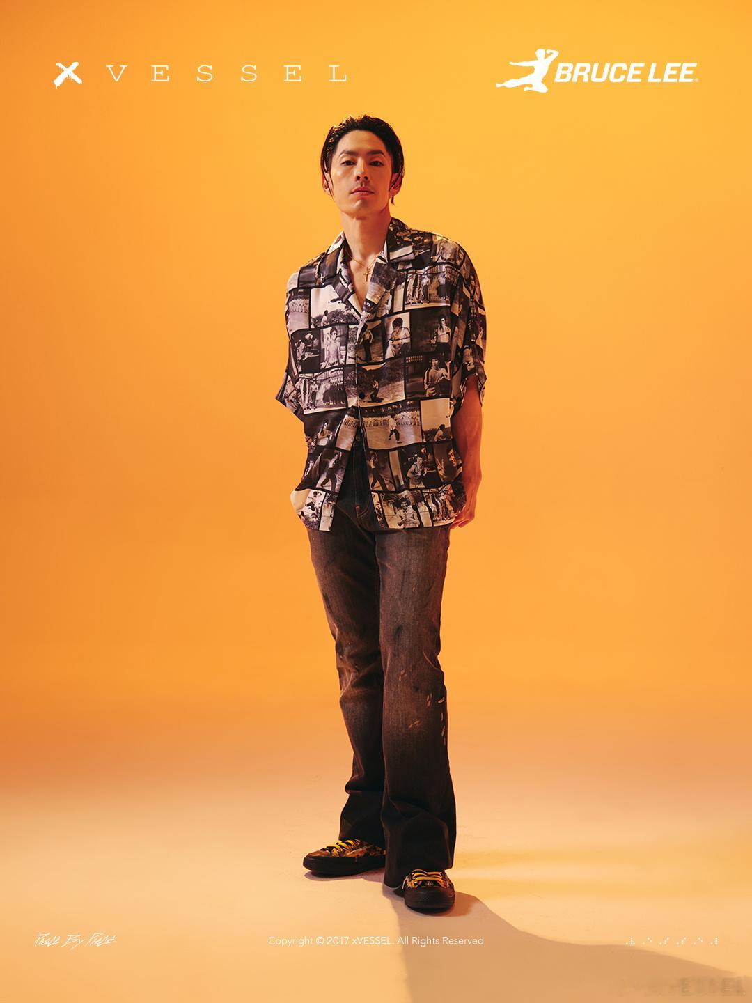 街头文化总在轮回，但真正的风格从未离开李小龙的时尚风格就是最好的例子印花衬衫、出