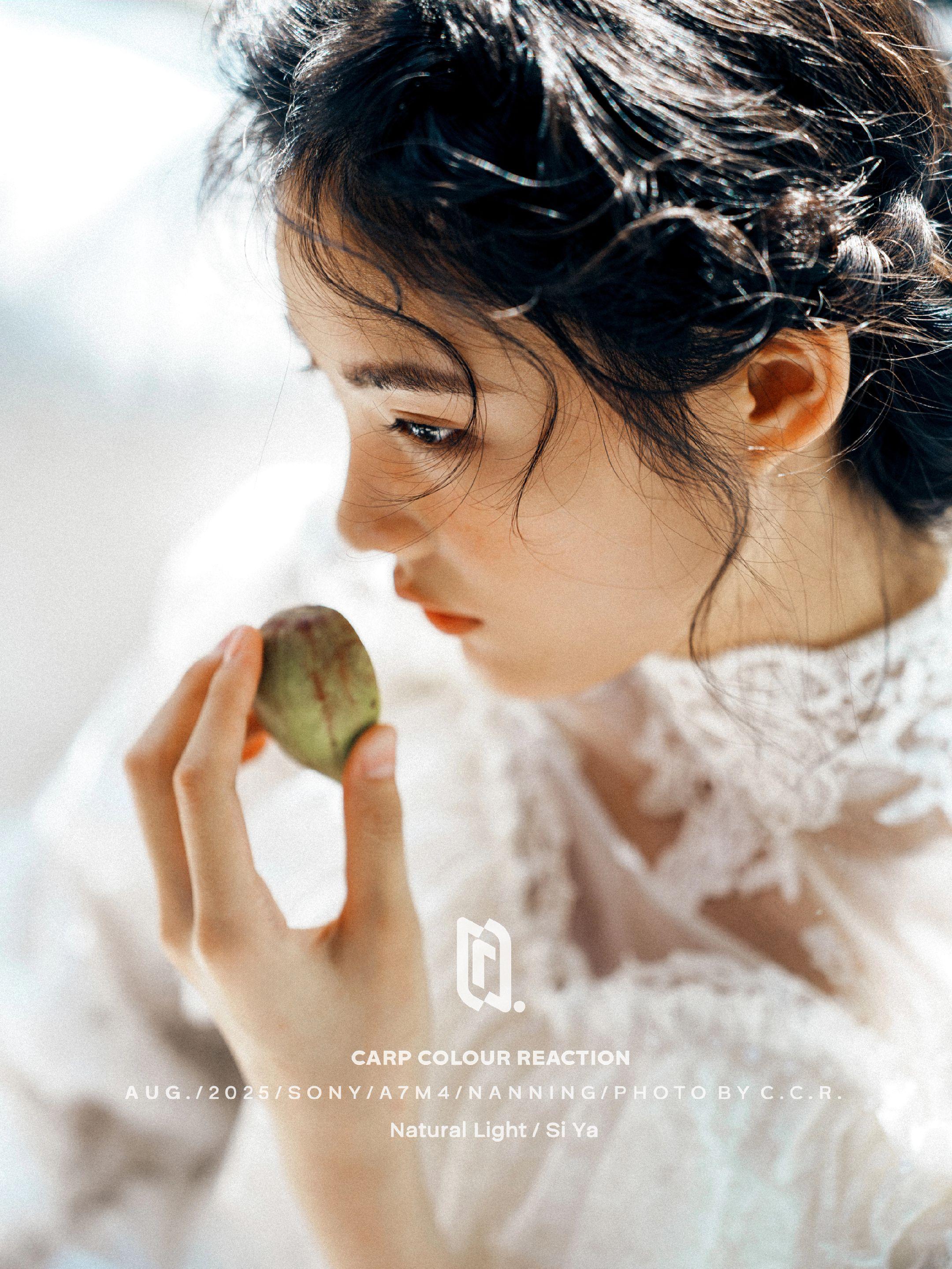 南宁的这个窗户机位太绝啦！拍照攻略：摄影师一定要追着光走，这组照片15...