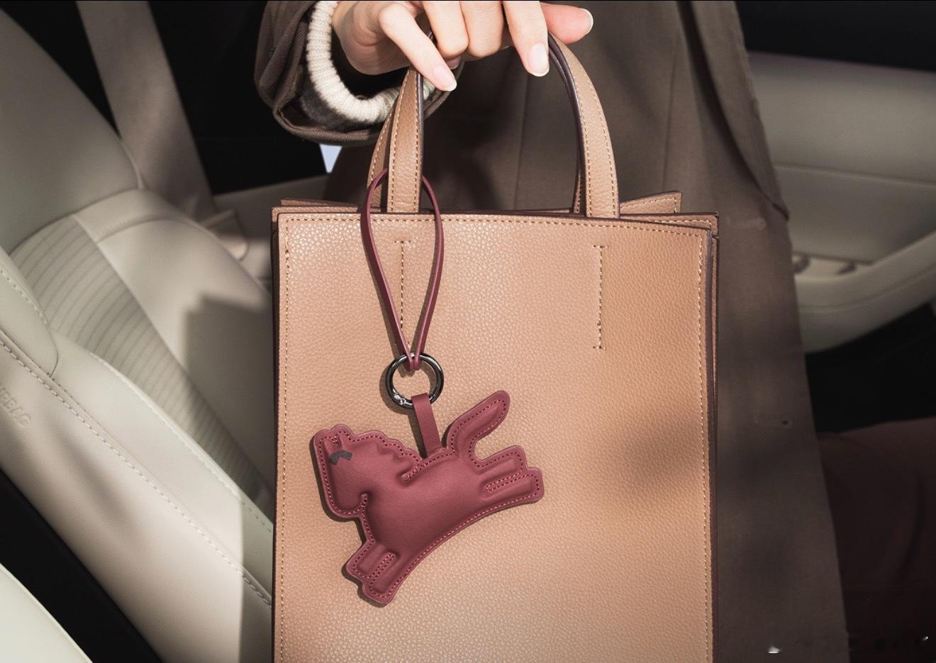 今天再抽一个乐道马年挂饰～也是点赞就有机会中奖哟！我觉得挺好看的～静静宠粉来啦 