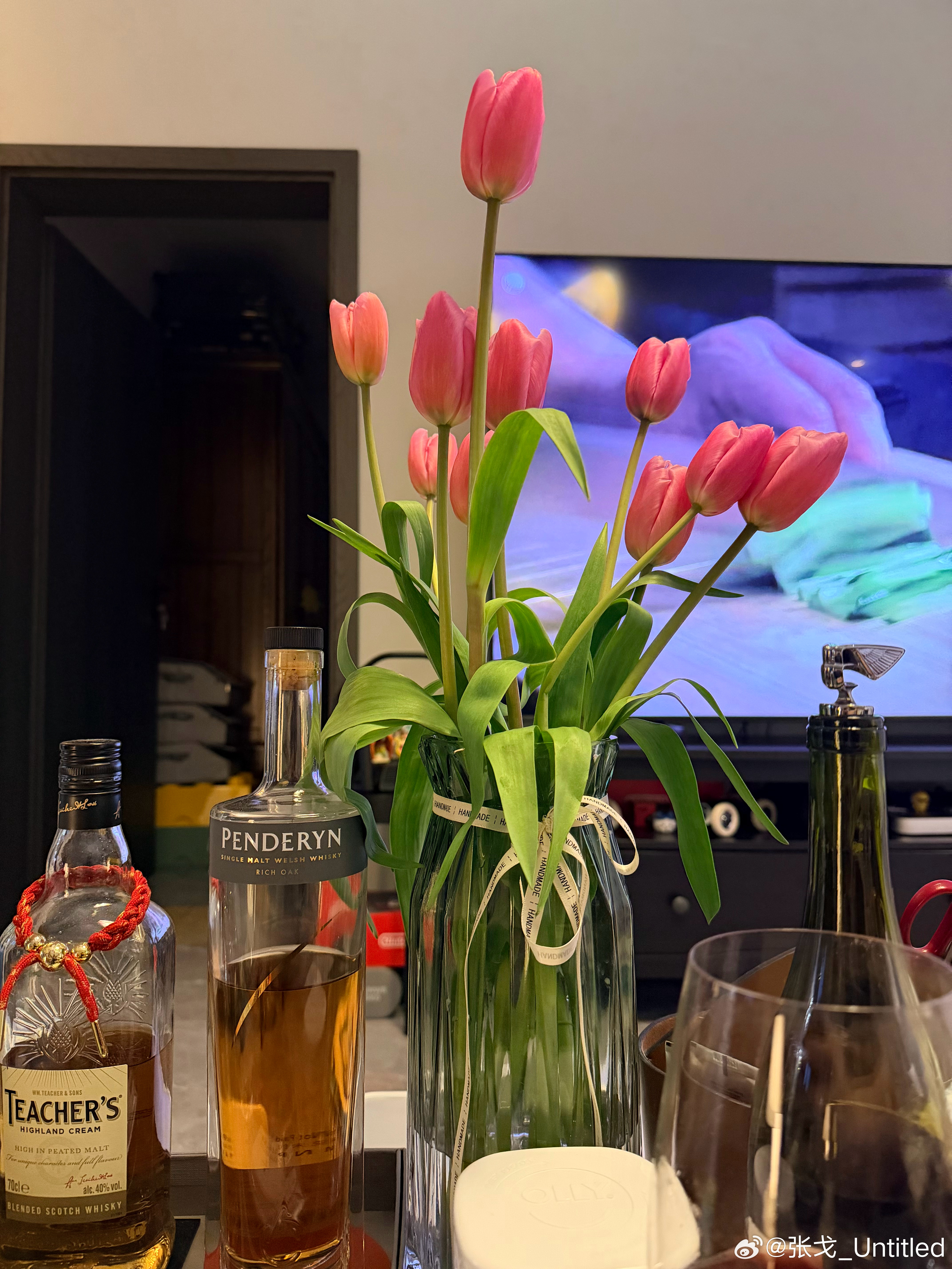 因为怕虫子所以我一直不允许家里养任何植物 但周末去了一趟花卉市场最终还是没忍住 