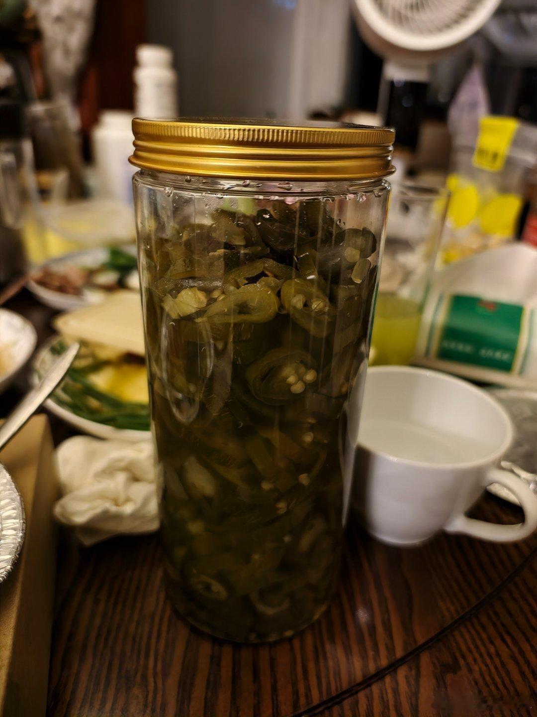 无限供应辣椒圈的生活原来这么幸福…我一口饭一个辣椒圈 